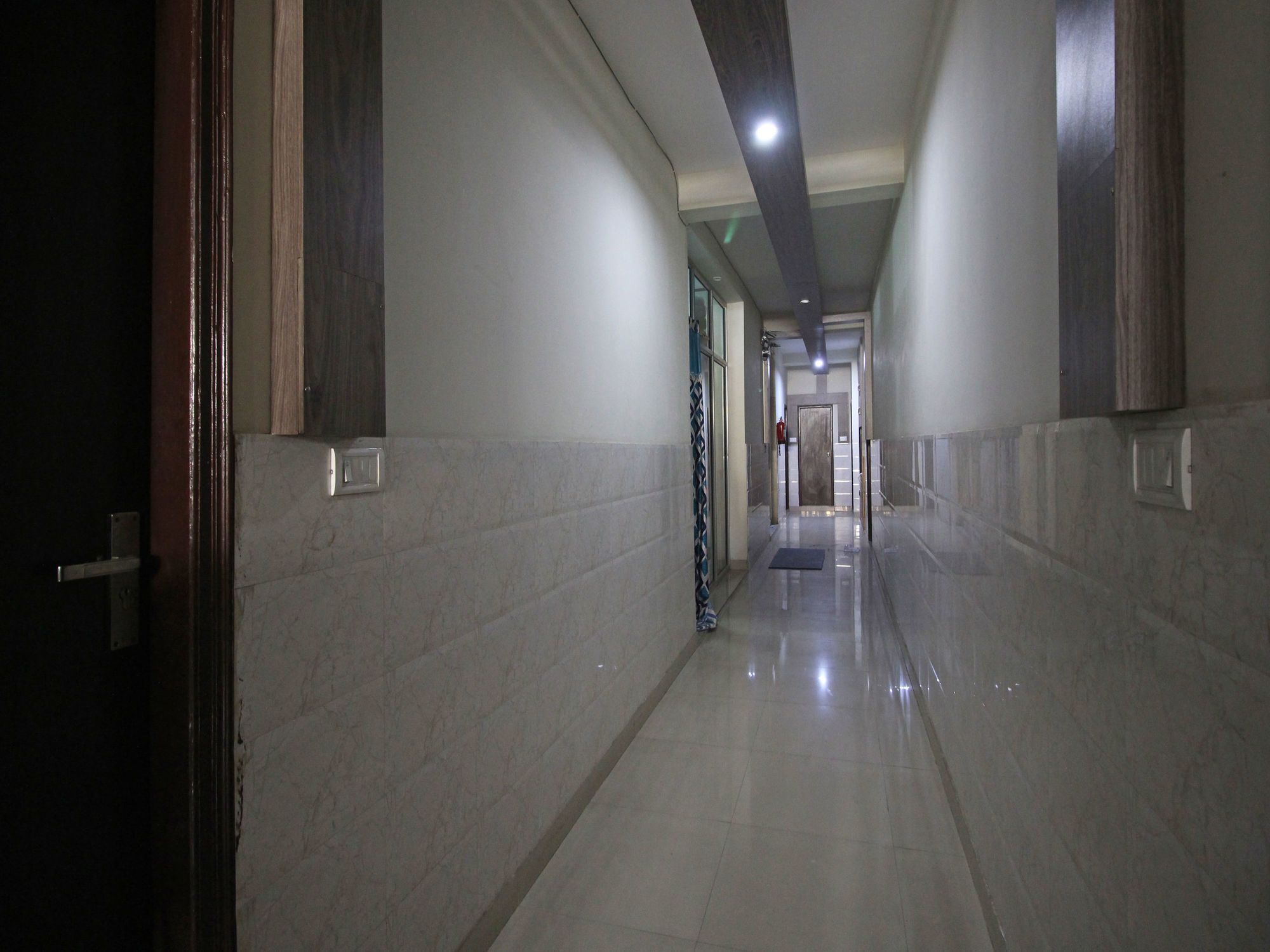 Oyo 576 Hotel Shree Kanta Residency غورغاون المظهر الخارجي الصورة