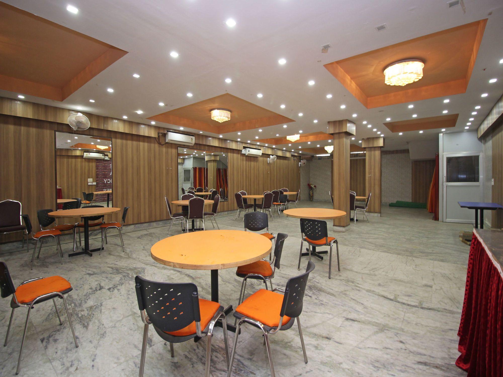 Oyo 576 Hotel Shree Kanta Residency غورغاون المظهر الخارجي الصورة