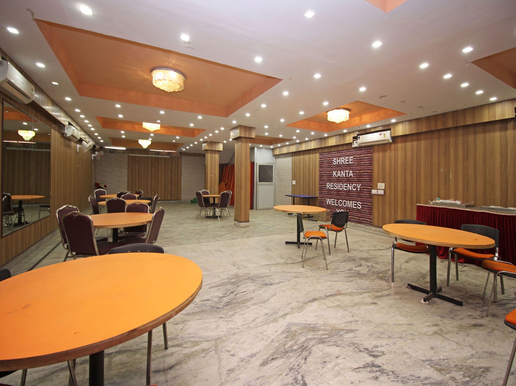 Oyo 576 Hotel Shree Kanta Residency غورغاون المظهر الخارجي الصورة