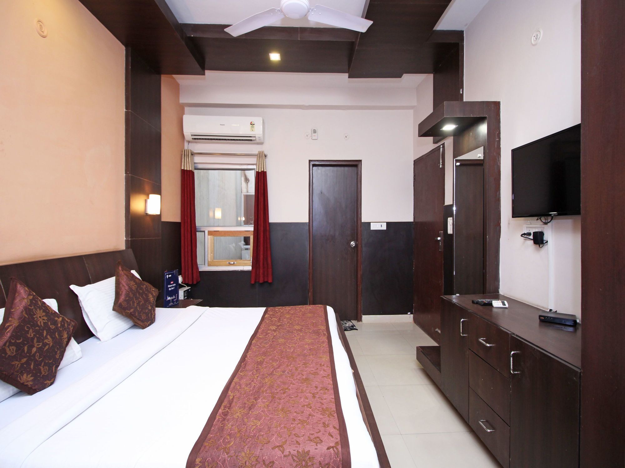 Oyo 576 Hotel Shree Kanta Residency غورغاون المظهر الخارجي الصورة
