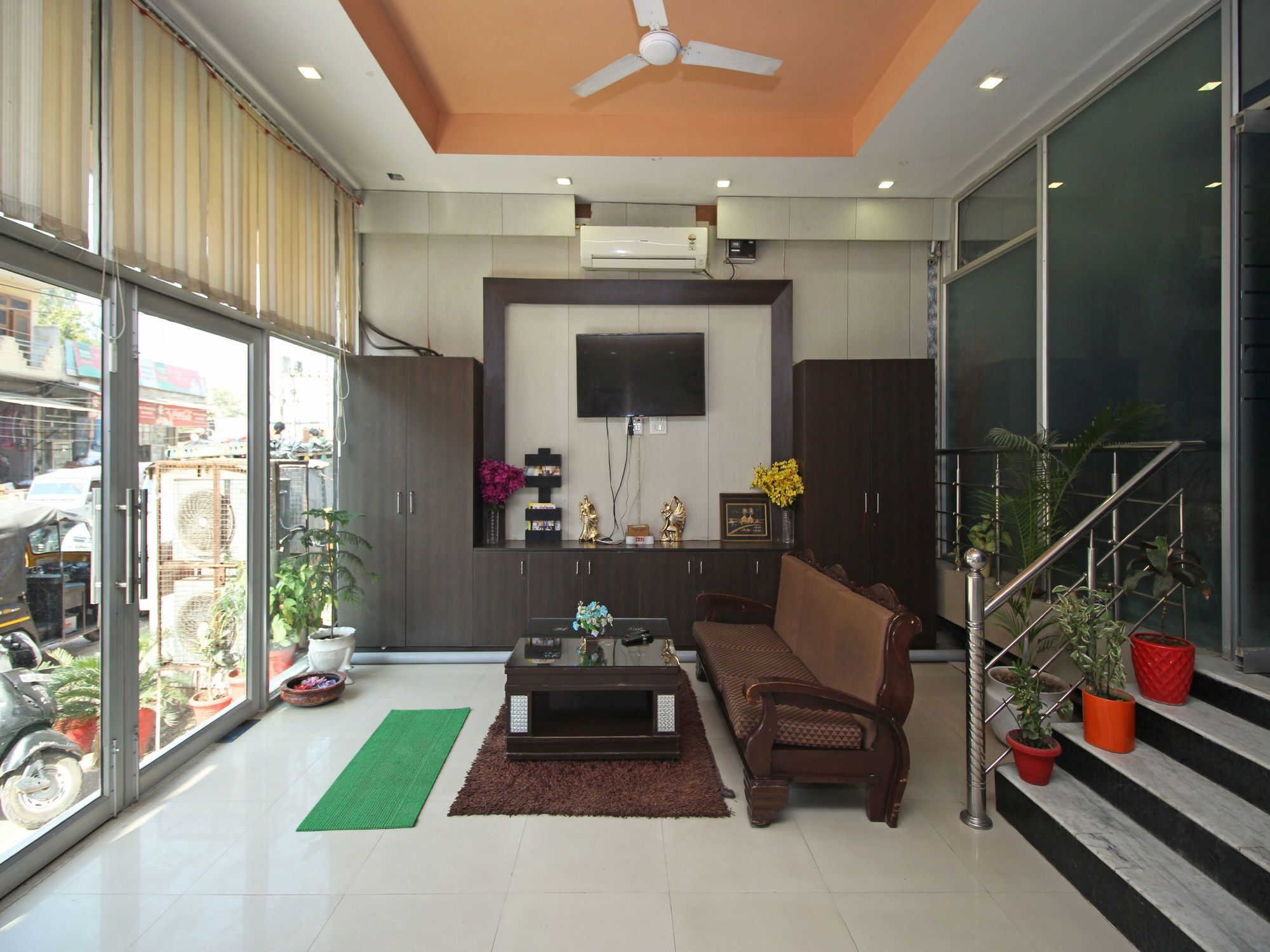 Oyo 576 Hotel Shree Kanta Residency غورغاون المظهر الخارجي الصورة